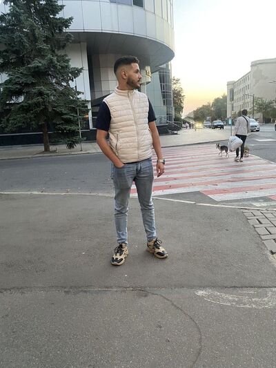  ,   Yassine, 25 ,   ,   