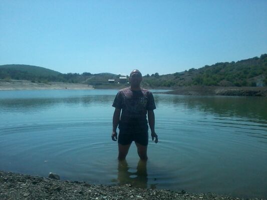  ,   Djoni, 39 ,   