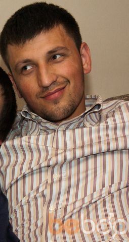  ,   Viktor, 36 ,  
