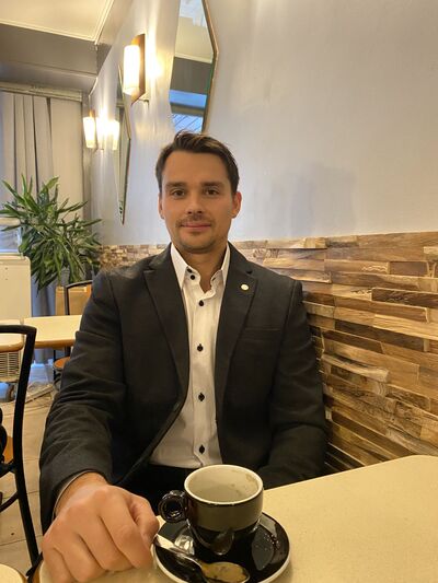  La Roche-sur-Yon,   Aleksei, 37 ,   ,   , c 