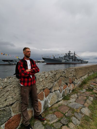  -,   Anton, 40 ,   ,   , c , 