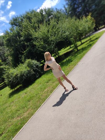  ,   Lana, 21 ,   