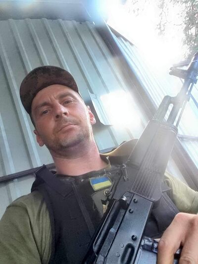  ,   Viktor, 40 ,   ,   