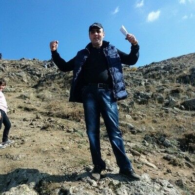  ,   Hovik, 42 ,   ,   , c 