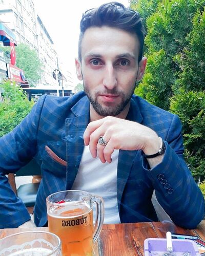  ,   Ali, 32 ,   ,   