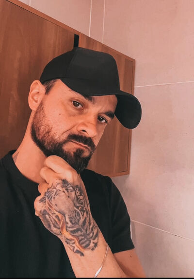  ,   Felipe, 42 ,   c 