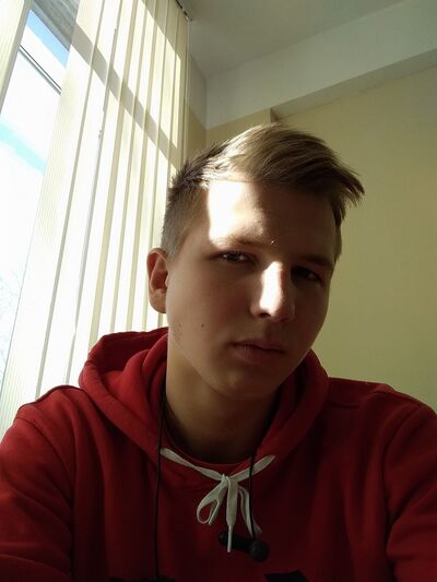  ,   Maxim, 24 ,   ,   , c 