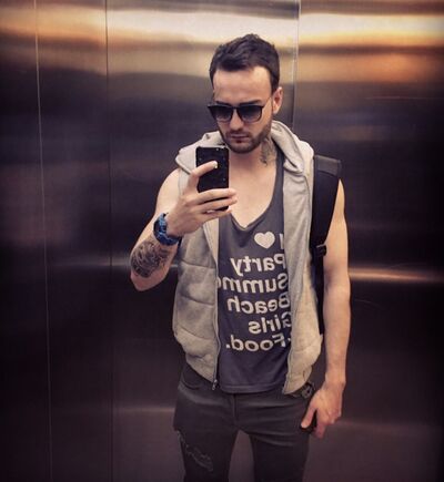  ,   Artur, 32 ,   ,   , c 