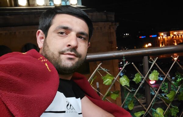  ,   Hovo, 32 ,   ,   