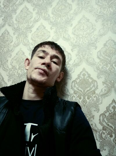  --,   Dominik, 33 ,   ,   