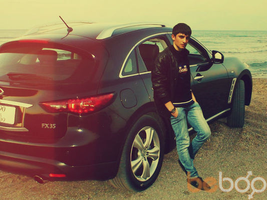  ,   Artur, 32 ,   