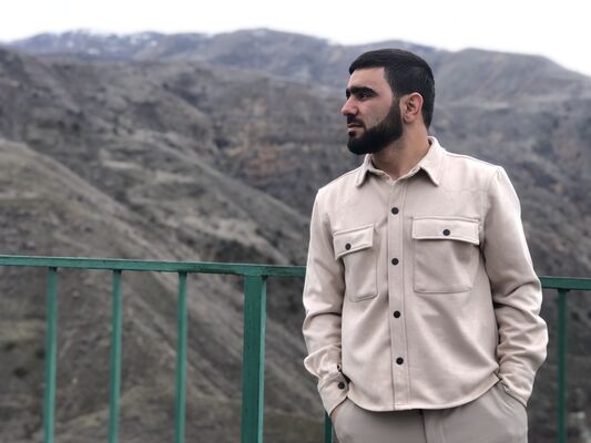  deleted,   Nairi, 25 ,   ,   