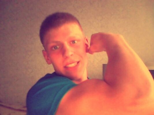  ,   Aleks Trener, 32 ,     , c 