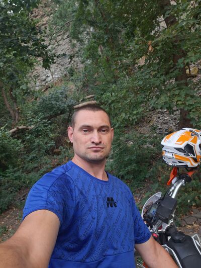  ,   Viktor, 39 ,   ,   