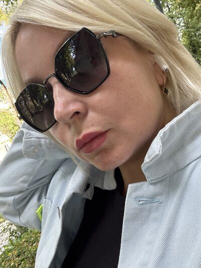   ,   Nadia, 40 ,   ,   