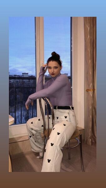  ,   Mila, 21 ,   ,   
