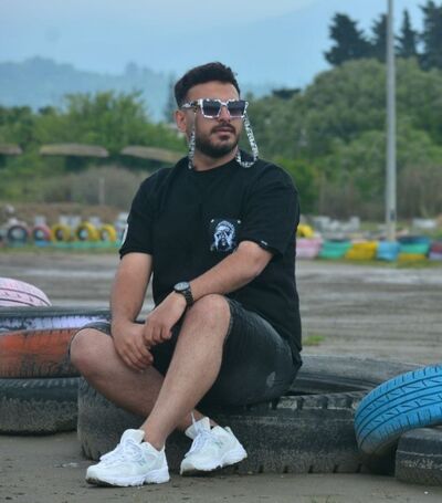  Loja,   Milad, 26 ,   ,   