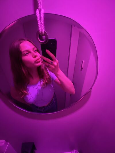  -,   Daria, 20 ,   ,   