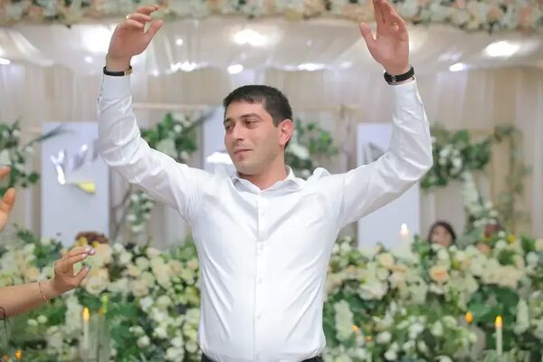  ,   Suren, 37 ,   ,   