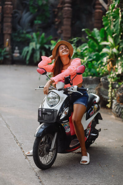  Ban Phattha Ya,   Anastasia, 32 ,     , c 