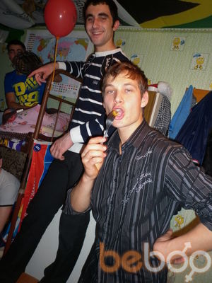  ,   Constantin, 32 ,   