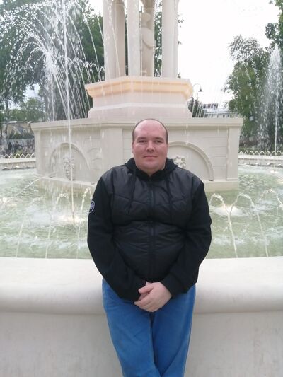  ,   Anatoly, 32 ,   c 