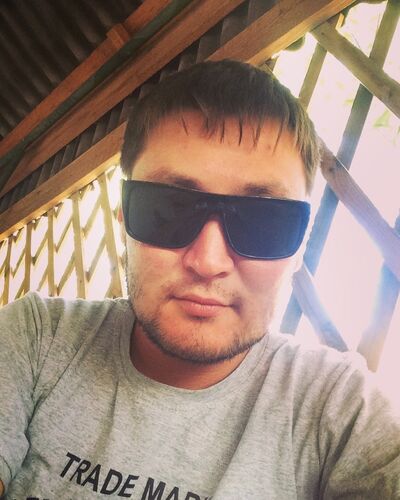  ,   Aziat, 32 ,   