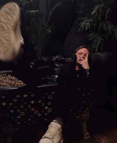  ,   Ѹ, 19 ,   ,   