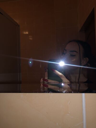  ,   Veronika, 22 ,   ,   