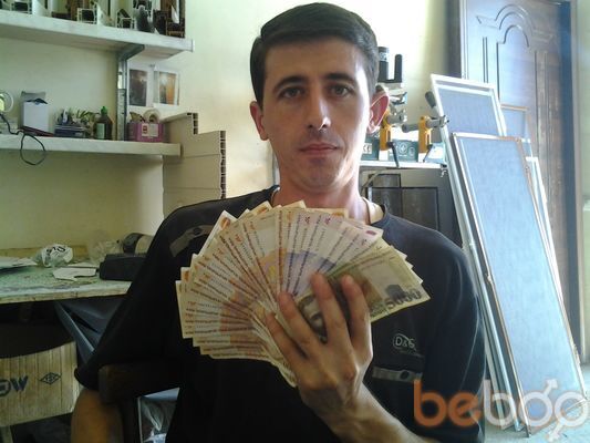  3219879  Artur, 40 ,    