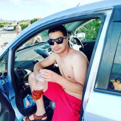  ,   Farhod, 32 ,   