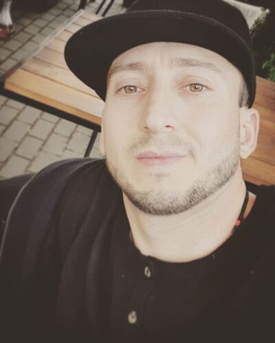  ,   Amir, 37 ,  