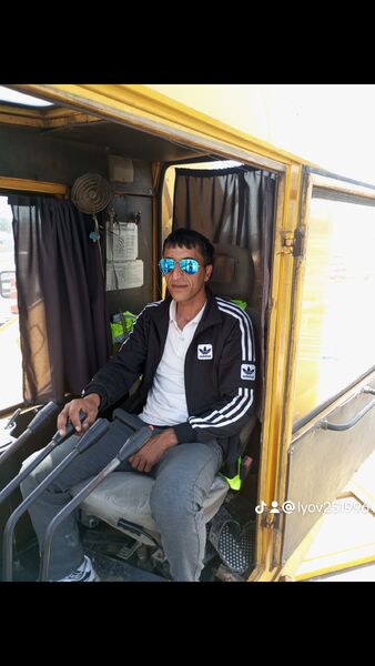  ,   Levon, 29 ,   ,   