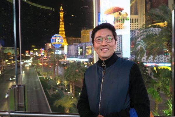  ,   Kim Wong, 64 ,     , c 