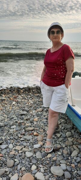  ,   Larisa, 64 ,     , c 