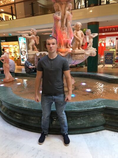  ,   Rolands, 27 ,   