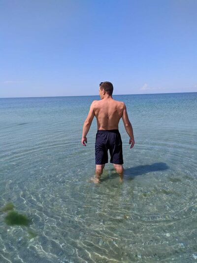  ,   Viktor, 42 ,   ,   