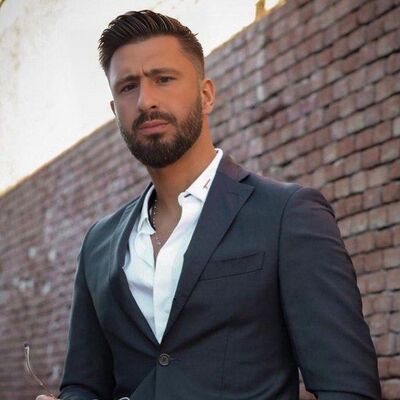  ,   Viktor, 41 ,   ,   