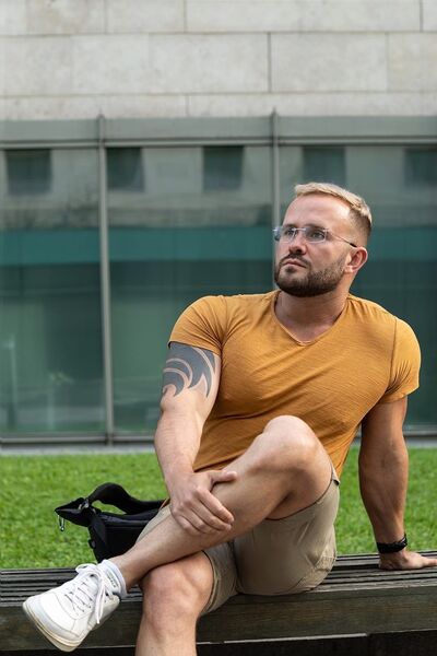  ,   Denis, 31 ,   ,   , c 