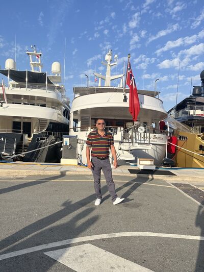  ,   Hovik, 54 ,   ,   