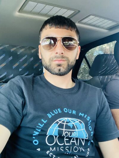  ,   Leon, 28 ,   ,   