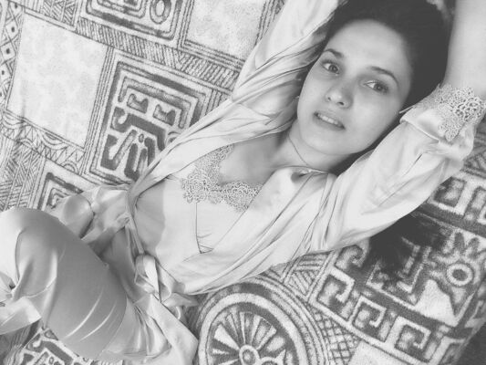  ,   Alina, 24 ,   