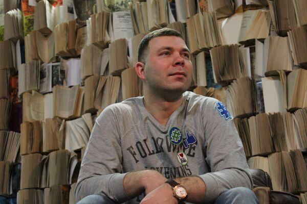  -,   Ruslan, 37 ,   ,   