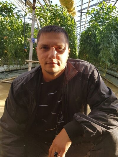  ,   Nik, 39 ,   