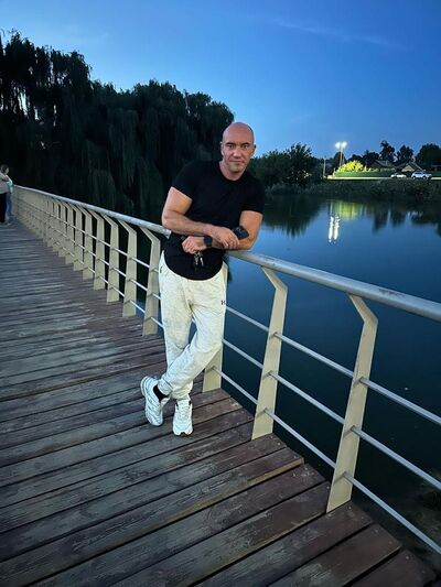  ,   Sasha, 40 ,   ,   