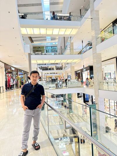  -,   Mr Islombek, 26 ,   ,   