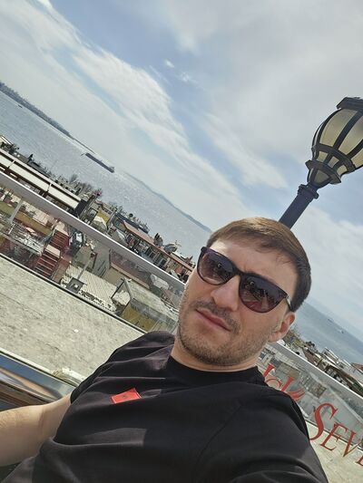  ,   Artur, 39 ,   ,   