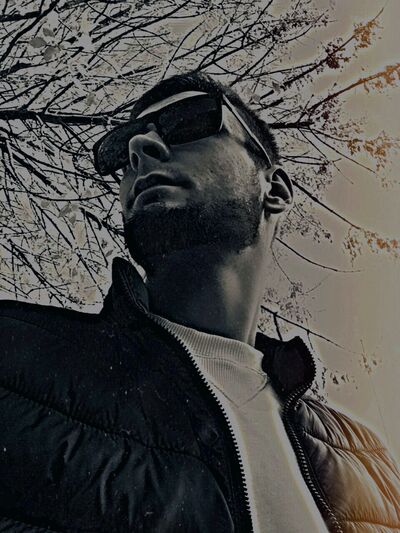  ,   Valentin, 30 ,  
