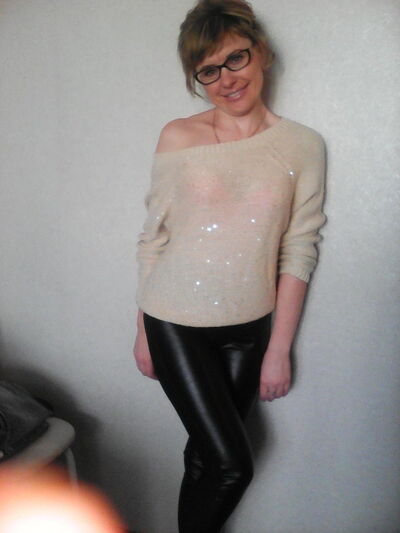  ,   Olia, 44 ,  