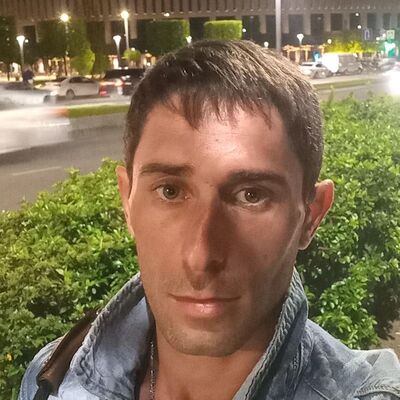  ,   Valentin, 35 ,   